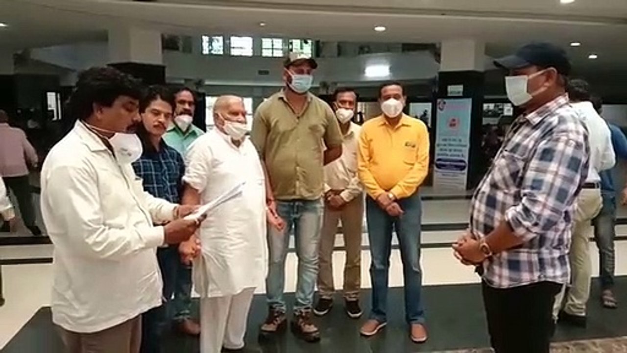 मंदिर खोलने के लिए ब्राह्मण समाज ने कलेक्टर के नाम सौंपा ज्ञापन