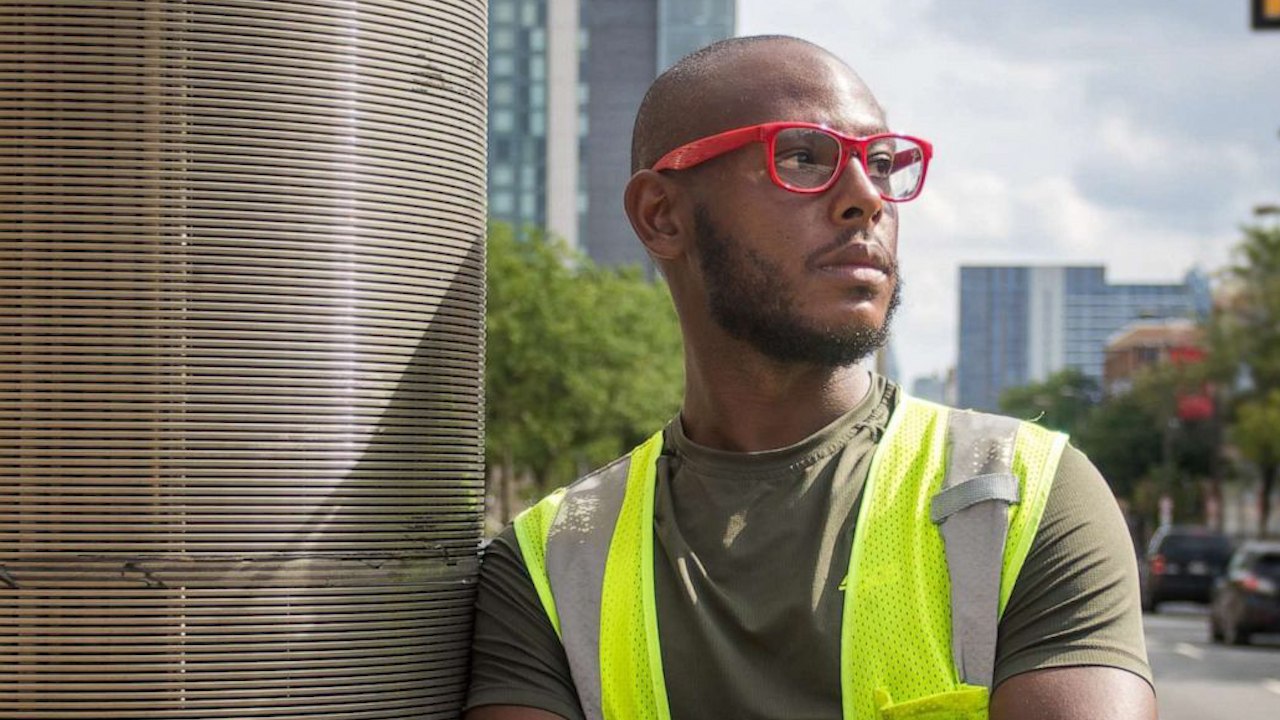 Philly Garbage Man Goes Viral With Fascinating...