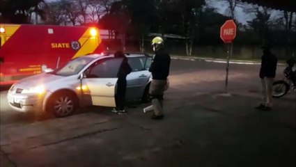 Batida entre carro e moto deixa jovem ferido no Nova Cidade