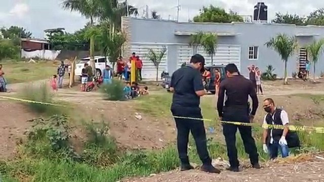 Encuentran a hombre asesinado semidesnudo en Villa Juárez