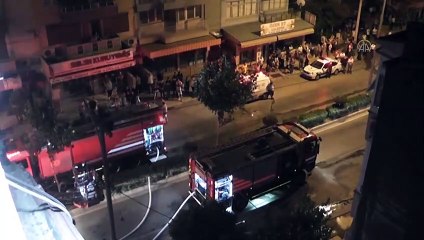 Descargar video: İzmir'de çatısında yangın çıkan binada hasar oluştu