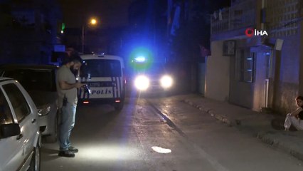 Silahlı saldırganlar saklandıkları evin damında polis tarafından yakalandı