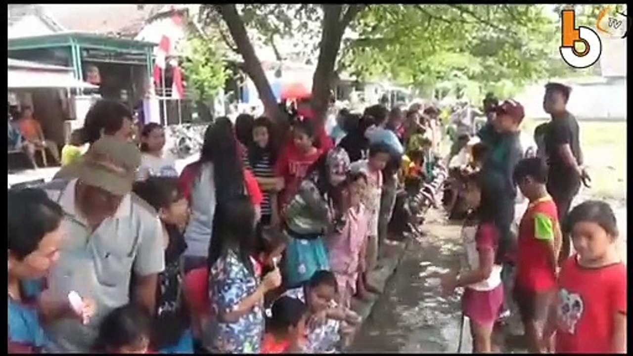 DEMI 50 RIBU, IBU-IBU RELA TANGKAP LELE DI HARI KEMERDEKAAN