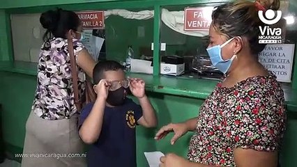 Centro Nacional de Oftalmología realiza entregan gratis de lentes de lecturas