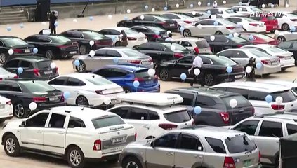 [현장영상] '빛나는 졸업장'을 차 안에서…'드라이브 인' 졸업식