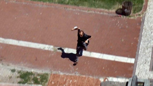 Siren seslerini karıştırdı… Nereye kaçacağını şaşırdı