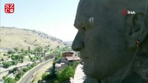 Türkiye’nin en büyük Atatürk maskının bakımı, profesyonel dağcılara emanet