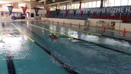 Otizmli genç kıtalararası yüzme yarışında birinciliği hedefliyor - ESKİŞEHİR