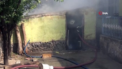 Aksaray’da odunluk yangını paniğe neden oldu