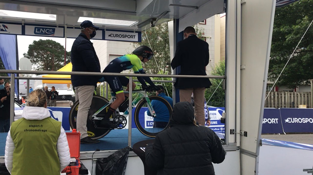 Des centaines de passionnés de vélo au départ des championnats de France