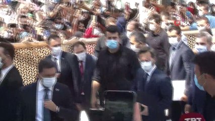 - Cumhurbaşkanı Erdoğan cuma namazını Eyüpsultan'da kıldı