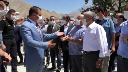 Hakkari’nin en büyük camisi dualarla ibadete açıldı