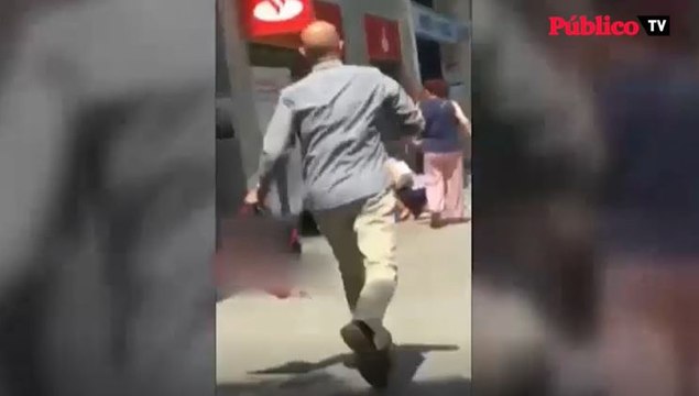 70 mil euros volando por las calles de Barcelona: lluvia de billetes en Barcelona