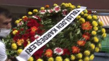 Azerbaycanlı suç örgütü liderinin cenazesinde dikkat çeken çelenkler