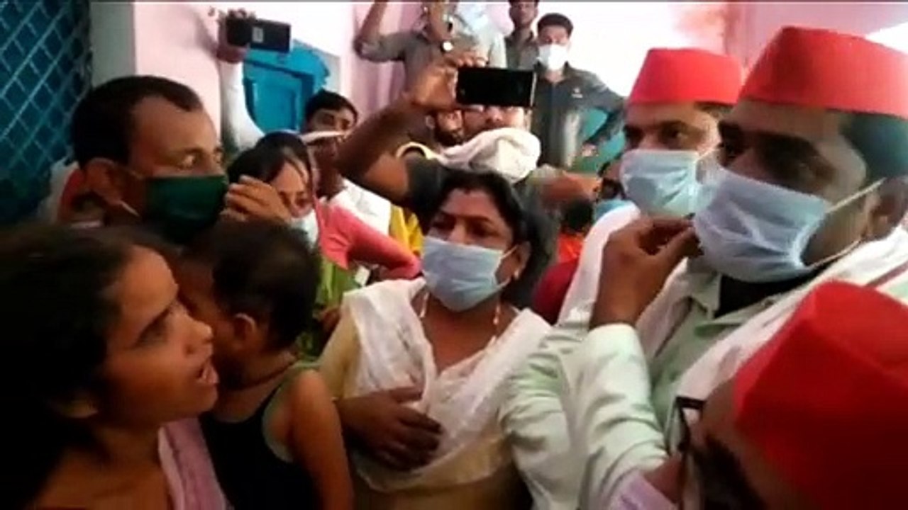 सपा के जिलाध्यक्ष मृतक पुष्पेंद्र के परिवार से...