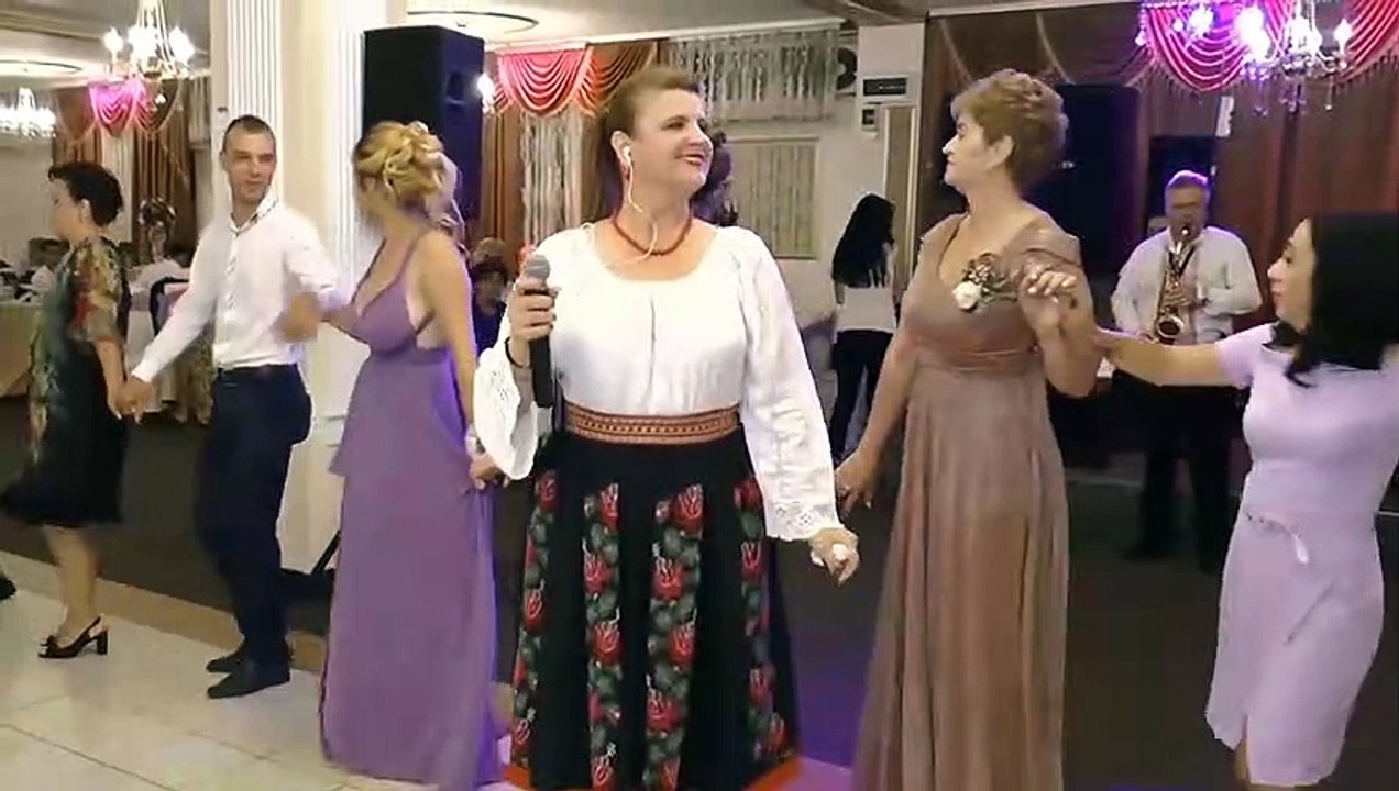 Braless beauty ,
