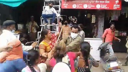 अतिक्रमण हटाने गए दल के साथ महिलाओं ने की मारपीट