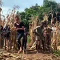 Kadının Afrikalı çocukla yaptığı müthiş  dans gösterisi