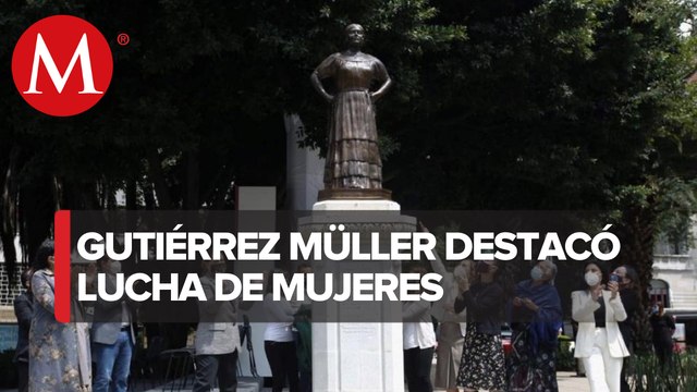 En CdMx, develan estatua de Leona Vicario en Reforma