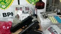 Homem é detido com arma e  cerca de R$ 90 mil em anabolizantes no Periolo