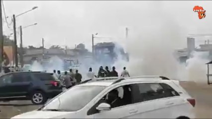 La police réprime les femmes qui manifestent contre le 3ème mandat de Ouattara