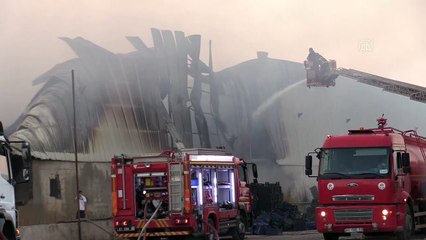 Adana'da geri dönüşüm fabrikasında çıkan yangın söndürüldü