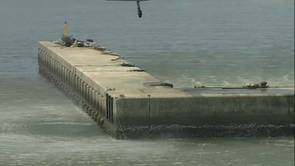 Amazing Helicopter landing in the Sea