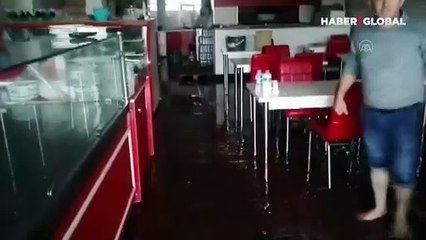 Samsun'da şiddetli yağış su baskınlarına yol açtı