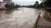 Samsun'da şiddetli yağış su baskınlarına yol açtı (2)