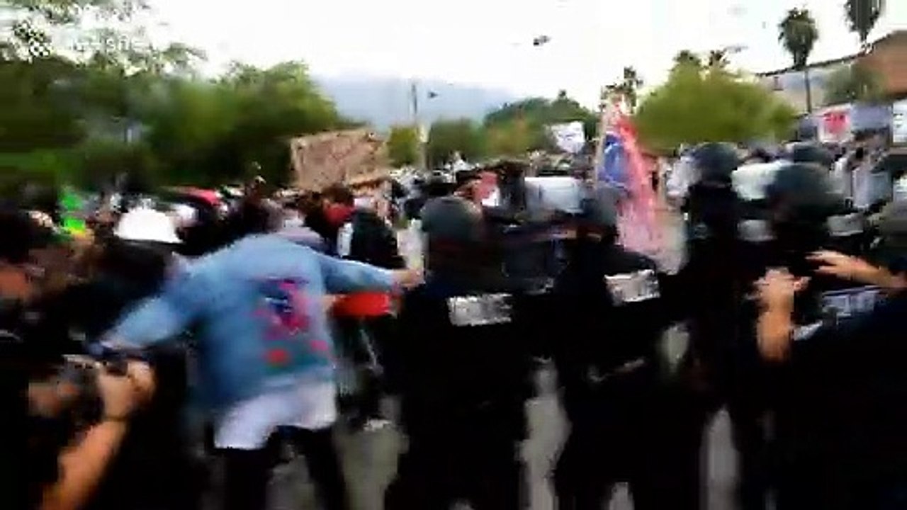 Police disperse crowds as BLM and counter-protesters converge