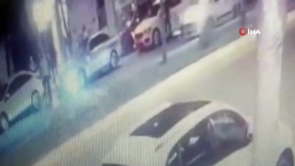 Taksiciler arasındaki silahlı kavga kamerada