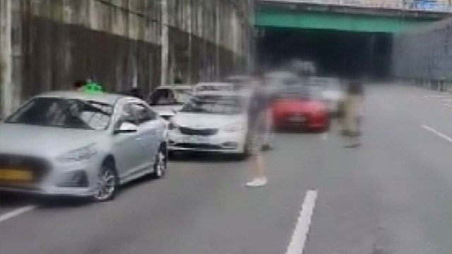 도로 지나다 타이어 '펑'...차량 36대 파손 / YTN