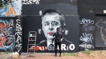 Kolombiyanın eski lideri grafiti ile Joker'e benzetildi - BOGOTA