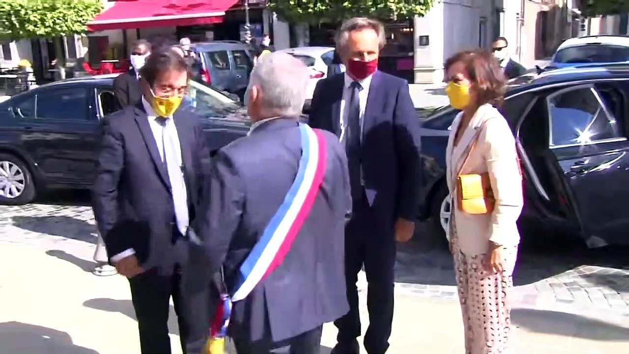 Calvo anuncia una ley para "saldar la deuda con el exilio" en el homenaje a Juan Romero