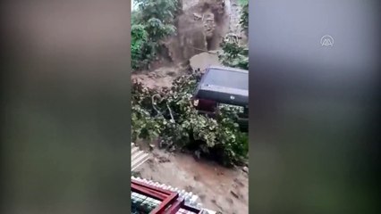 Sağanak sonrası istinat duvarı çöktü - GİRESUN