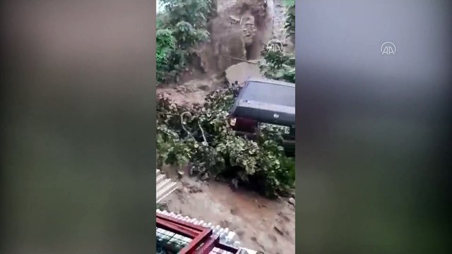 Sağanak sonrası istinat duvarı çöktü - GİRESUN