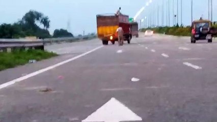अवैध पशु तस्करों से रिश्वत लेने का हाईटेक तरीका
