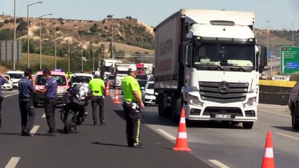 Tarladaki anız yangını, seyir halindeki saman balyası yüklü tıra sıçradı - ADANA