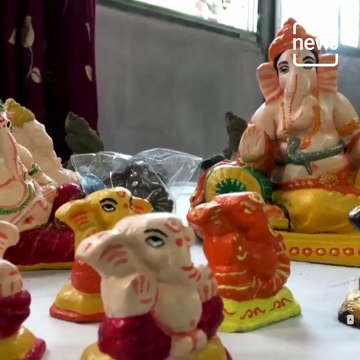 Indore's Shweta Palliwal Makes Ganesh Idols Using Cowdung