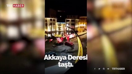 Selin vurduğu Giresun'da yollar göle döndü, arabalar sürüklendi