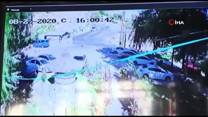 Freni boşaldı araçları biçti...O anlar kamerada