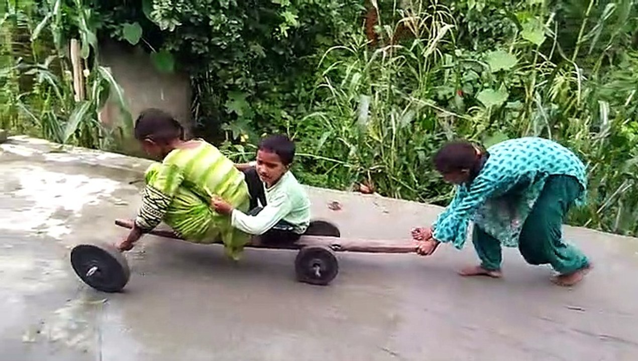children ride the truck