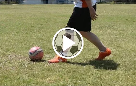 Estas son las formas más extrañas de levantar un balón de fútbol