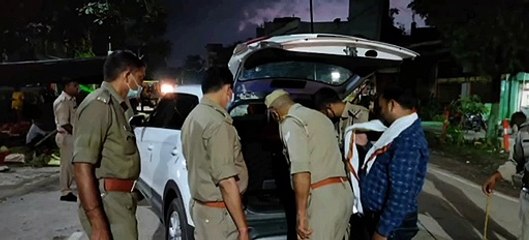 आगामी त्योहारों को लेकर पुलिस ने वाहनों की ली तलाशी