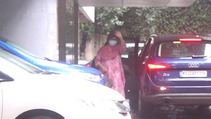 Salman Khan's Mother Helen reaches Sohail Khan home for Ganpati Celebration |FilmiBeat