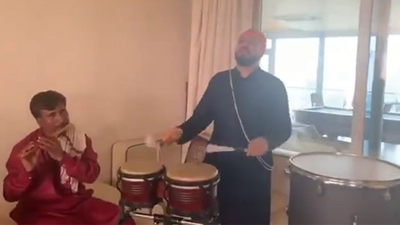 Mika Singh Celebrates Ganesh Chaturthi By Peaceful Way Play's Tabla and Flute |FilmiBeat