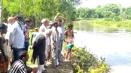 बाढ़ प्रभावित लोगों ने पूर्व विधायक जीन बाबू की कार को रोका