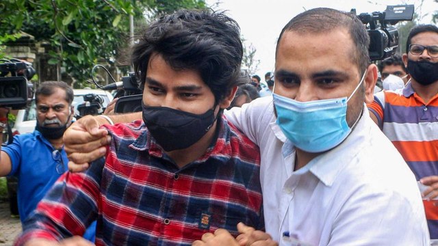 Siddharth Pithani reaches DRDO office for CBI questioning