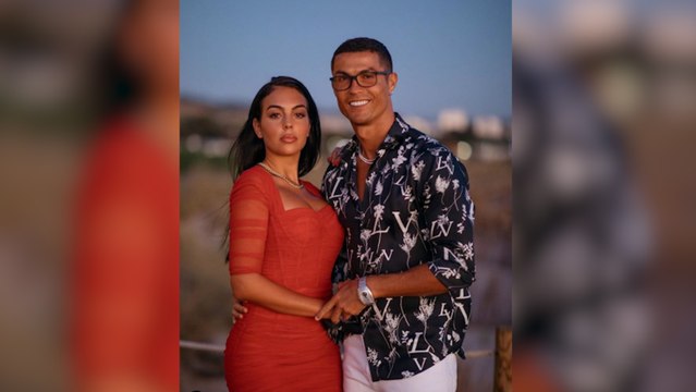 Georgina Rodríguez y Cristiano Ronaldo comparten su posado veraniego más formal
