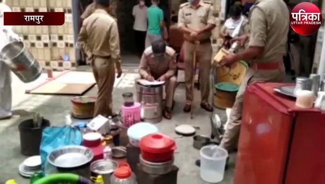 आजम खां के बेहद करीबी पूर्व नगर पालिका अध्य्क्ष के घर पुलिस ने की कुर्की